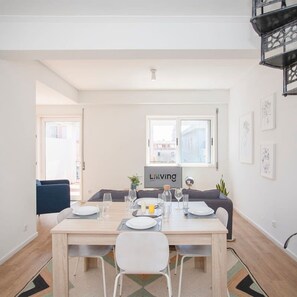 House | 2 bedrooms, desk, iron/ironing board, Internet - Liiiving in Porto - Downtown Balcony Apartment (Porto)