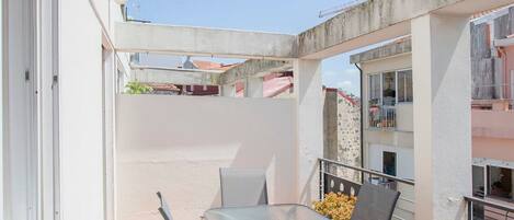 Apartment | 2 bedrooms, desk, iron/ironing board, Internet