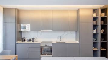 House | 4 bedrooms, desk, iron/ironing board, Internet