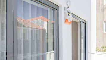 House | 4 bedrooms, desk, iron/ironing board, Internet