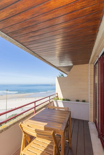 Liiiving in Matosinhos - Seaside Balcony Apartment