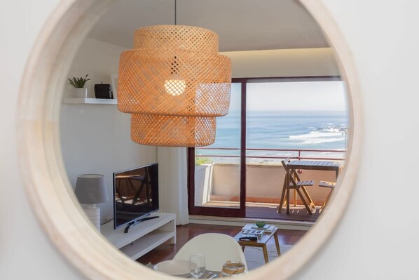 1 bedroom, iron/ironing board, Internet - Liiiving in Matosinhos - Seaside Balcony Apartment (Porto)