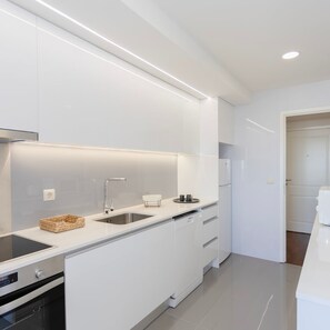 1 bedroom, iron/ironing board, Internet - Liiiving in Matosinhos - Seaside Balcony Apartment (Porto)