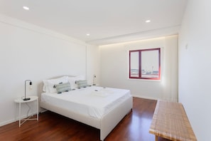House - Liiiving in Matosinhos - Seaside Balcony Apartment (Porto)
