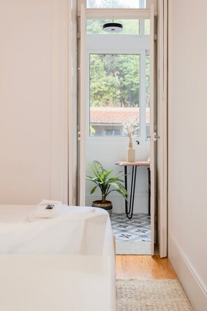House | 2 bedrooms, desk, Internet