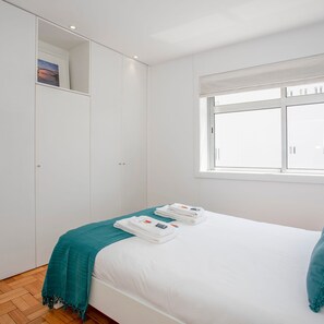 1 bedroom, iron/ironing board, Internet - Liiiving in Porto - Sunny Santa Catarina (Porto)