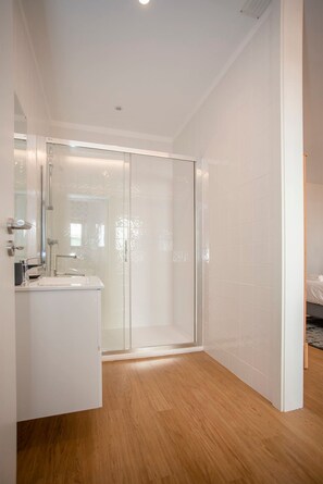 House | 4 bilik tidur, seterika/papan seterika, Internet 