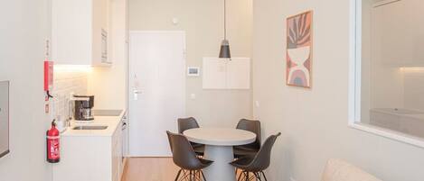 House | 1 bedroom, desk, Internet