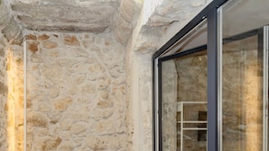 Room - Liiiving In Gaia - The Wine Side Viii (Vila Nova de Gaia)