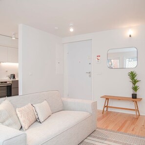 Apartment | 2 bedrooms, desk, iron/ironing board, Internet - Liiiving in Porto - Modern Glam Apartment M (Porto)