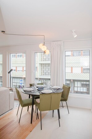 House | 2 bedrooms, desk, iron/ironing board, Internet - Liiiving in Porto - Modern Glam Apartment M (Porto)