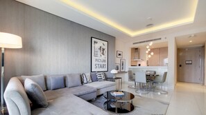 Room - Manzil - Cozy 1BR in Paramount w Burj Khalifa View (Dubai)