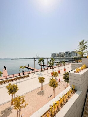 Apartment - Manzil - 1BR Near La Mer Beach Waterfront (Dubai)