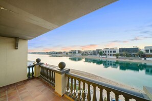 House | 5 bedrooms - Manzil -exquisite 5BR Villa in Palm w Beach Access (Dubai)