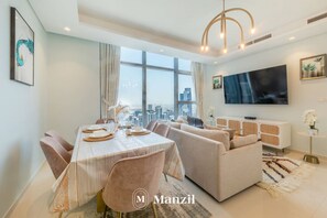 2 bedrooms - Cozy 2BR w Rooftop Pool Full Burj View Downtown (Dubai)