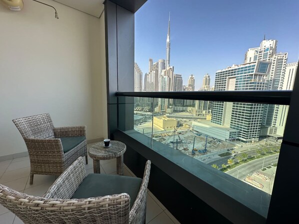 1 bedroom - Manzil - Cozy Downtown Studio w Burj Canal Views (Dubai)