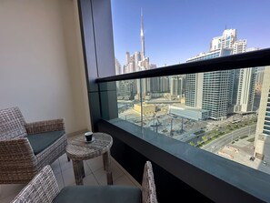 1 bedroom - Manzil - Cozy Downtown Studio w Burj Canal Views (Dubai)