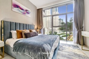 3 bedrooms - Designer 3 BR w Walking Distance to Dubai Mall (Dubai)