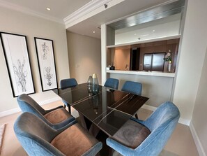 2 bedrooms - Ultra Modern Luxury 2 BR w Burj and Fountain View (Dubai)