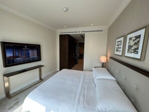 Apartment | 2 bedrooms - Ultra Modern Luxury 2 BR w Burj and Fountain View (Dubai)