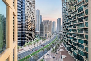 Room - Manzil - Spacious 2BR Home w Burj View in Downtown (Dubai)