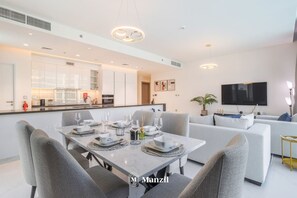 3 bedrooms - Manzil - 3BR Maid District One With Burj View (Dubai)