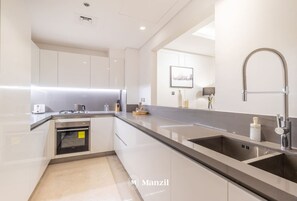 2 bedrooms - Manzil - 2BR Sterling Tower Burj View Downtown (Dubai)