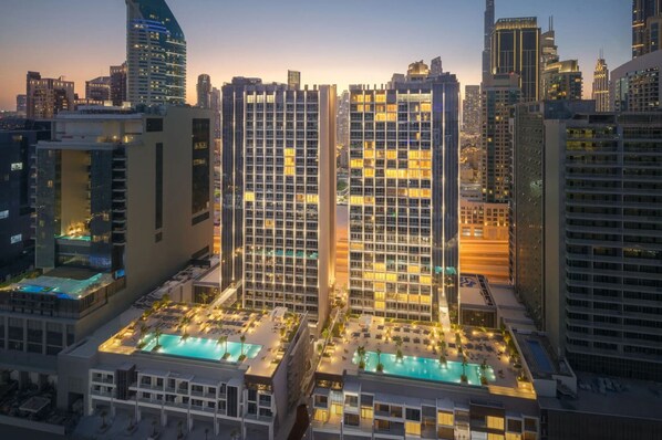 Apartment - Manzil - 2BR Sterling Tower Burj View Downtown (Dubai)