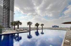 Room - Manzil - 1BR Damac Hills Golf Course View (Dubai)
