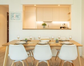 2 bedrooms - Manzil - 1BR Maid Hubcanal Dubai Sports City (Dubai)