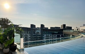Room - Manzil -infinity Pool at Lux 1BR Apt in Seven Palm (Dubai)