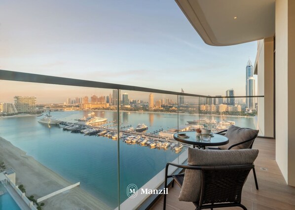 Apartment - Manzil - 2BR Emaar Beachfront Marina View (Dubai)