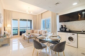 Apartment - Manzil - 1BR Business Bay Near Dubai Mall (Dubai)