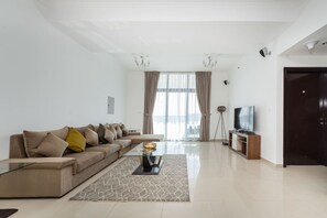 Apartment | 2 bedrooms - Manzil - 2BR Dubai Marina Near Marina Beach (Dubai)