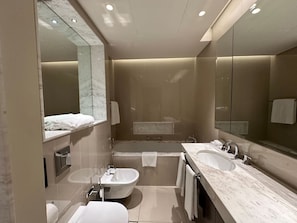 Apartment - Manzil - 2BR Address Fountain View Burj View (Dubai)