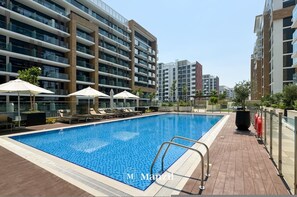 Room - Modern Studio in Meydan Pool Gym Near Downtown (Dubai)