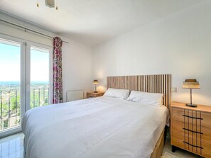 3 quartos, Wi-Fi de cortesia, roupa de cama
