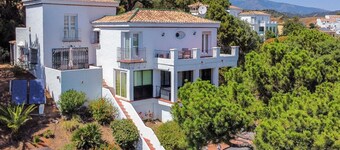 Charming 3-bedroom house with private pool in Estepona