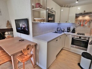 Microwave, dishwasher, coffee/tea maker, toaster