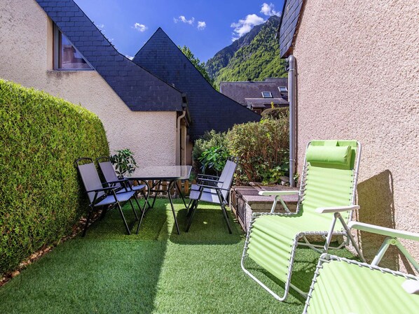 Outdoor dining - Semi-Detached Chalet with Terrace and Parking in Cauterets (Cauterets)