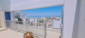 Room - 40 PRO 2 - Sunrise Beach Apt 2 (Paralimni)