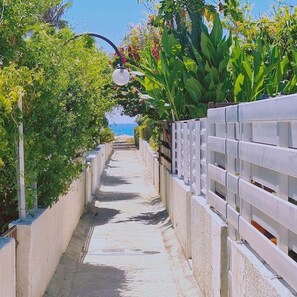 Apartment | 2 bedrooms, soundproofing - 52 MEN - Sea Gem Apartment (Meneou)