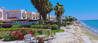 52 MEN - Sea Gem Apartment