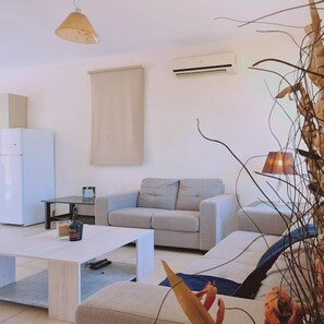 3 bedrooms, soundproofing - 51 PER - Sunny Bay Villa (Paralimni)