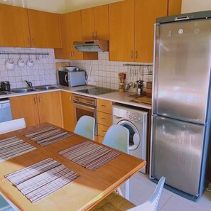 2 عدّة غرف نوم وتجهيزات عازلة للصوت