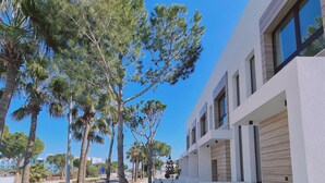 A modern building with a flat roof, large windows, and a clean, white exterior. - Stay Sunshine Aura in Protaras (Paralimni)