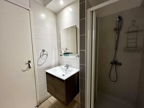 Rumah, Boleh Merokok | 2 kamar tidur
