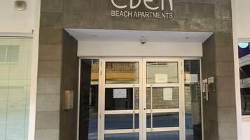 สตูดิโอ, สูบบุหรี่ได้ | ห้องเก็บเสียง