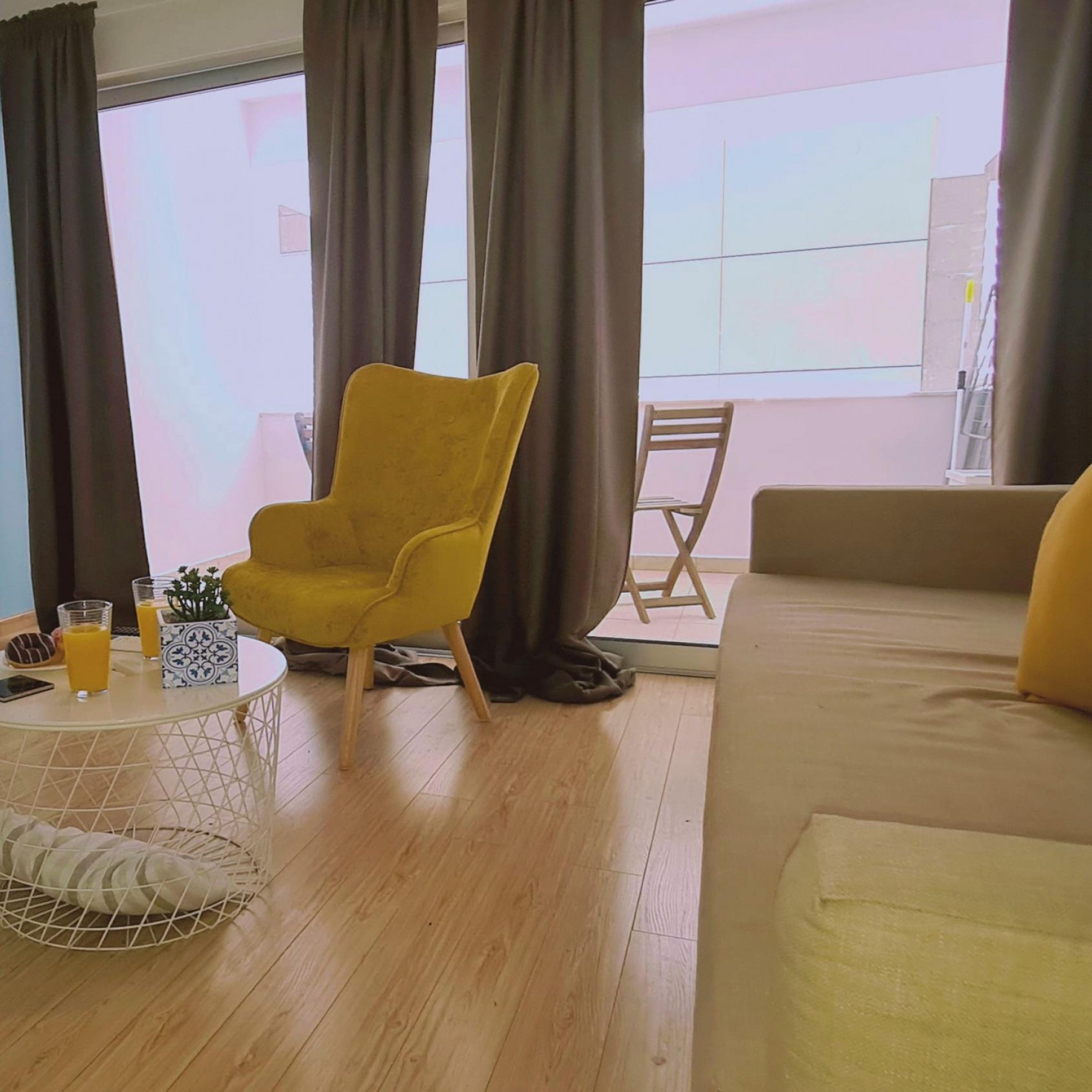 Studio, Smoking | Soundproofing