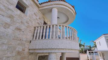 Villa, Smoking | 4 bedrooms, soundproofing